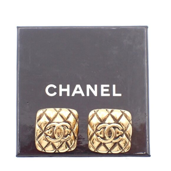 CHANEL Logo Square Matelasse Earrings 25 Clip-On Gold France Vintage 468-082225 - Picture 1 of 8